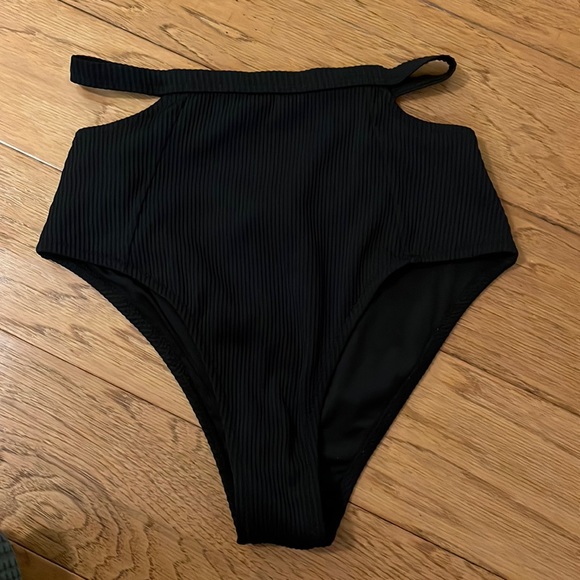 Black cutout bikini - Picture 2 of 12